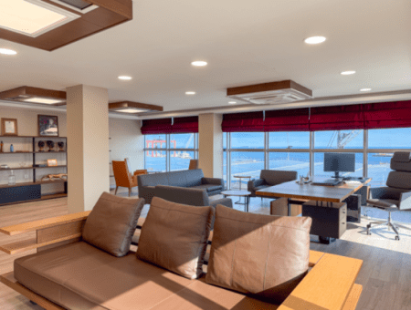 100.Year Sub-Road Street Sea View Complete Rental Plaza