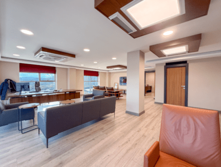 100.Year Sub-Road Street Sea View Complete Rental Plaza