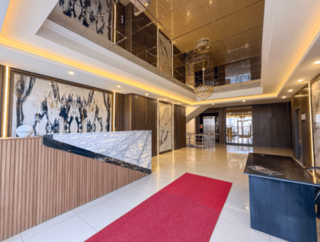 100.Year Sub-Road Street Sea View Complete Rental Plaza