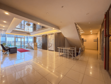 100.Year Sub-Road Street Sea View Complete Rental Plaza