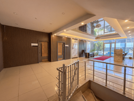 100.Year Sub-Road Street Sea View Complete Rental Plaza