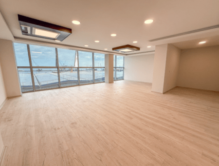 100.Year Sub-Road Street Sea View Complete Rental Plaza