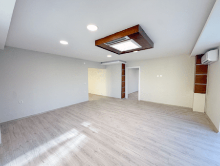 100.Year Sub-Road Street Sea View Complete Rental Plaza