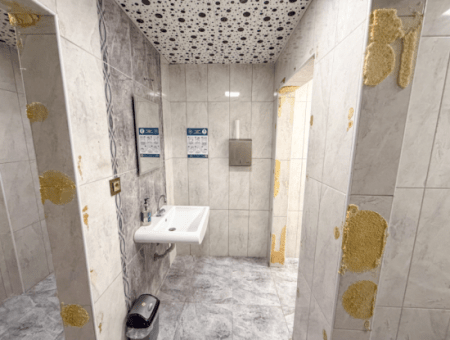 100.Year Sub-Road Street Sea View Complete Rental Plaza