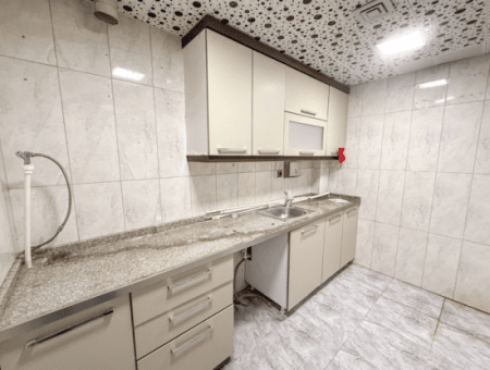 100.Year Sub-Road Street Sea View Complete Rental Plaza