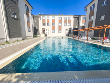 2 1 Luxuswohnung Zu Mieten Mit Separater Küche In Einem Komplex Mit Pool