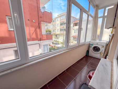 Geräumige 2 Und Eine Wohnwohnung Steht Zum Verkauf In Einem Wohngebäude In Der Kumbağ Marktstrasse