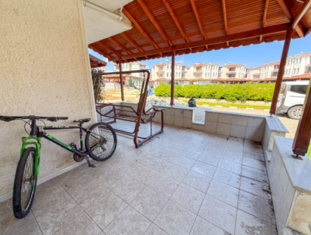 Triplex-Villa Zum Verkauf Auf Einem Gelände Mit Einem 50 Meter Grossen Pool Zum Kumbağ-Meer