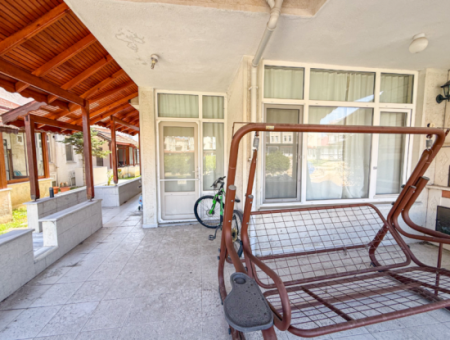 Triplex-Villa Zum Verkauf Auf Einem Gelände Mit Einem 50 Meter Grossen Pool Zum Kumbağ-Meer