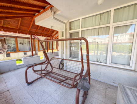 Triplex-Villa Zum Verkauf Auf Einem Gelände Mit Einem 50 Meter Grossen Pool Zum Kumbağ-Meer