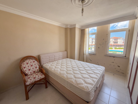 Triplex-Villa Zum Verkauf Auf Einem Gelände Mit Einem 50 Meter Grossen Pool Zum Kumbağ-Meer