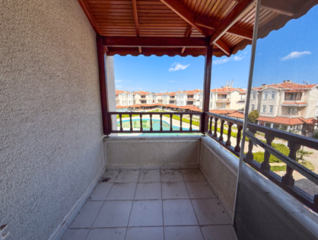 Triplex-Villa Zum Verkauf Auf Einem Gelände Mit Einem 50 Meter Grossen Pool Zum Kumbağ-Meer