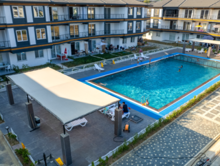 Möblierte Luxus-2-1-Wohnungen Zur Miete Auf Kumbağ Poolgelände