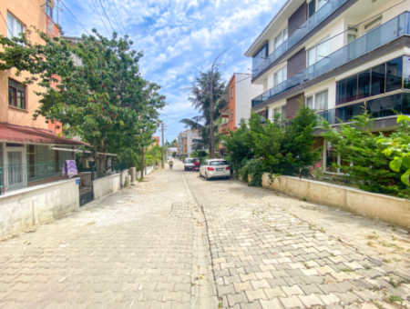 Kumbağ 2 1 Wohnung Zum Verkauf In Einem Wohnhaus Mit Aufzug Nahe Dem Meer