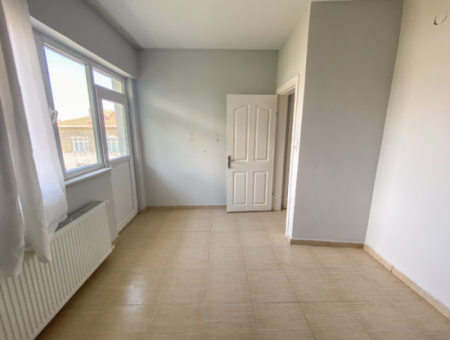 2 1 Mittelgeschosswohnung Zur Mietung Mit Doppelbalkon Und Separater Küche In Kumbağ