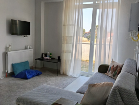 Möbliert: 11 Wohnung Mit Garten Auf Der Meersseite Der Strasse In Kumbağ