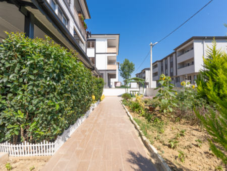 1 1 Wohnung Zum Verkauf In Einem Neuen Gebäude Mit Siedlung In Kumbağ, Nahe Der Strasse