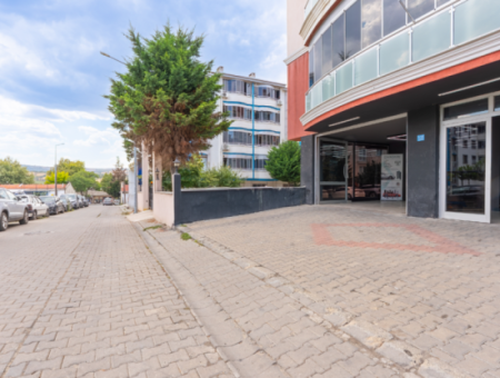 100 Jahre Mah. 135 M² Geschäft Zum Verkauf In Der Belebten Strasse