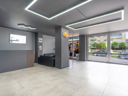 100 Jahre Mah. 135 M² Geschäft Zum Verkauf In Der Belebten Strasse