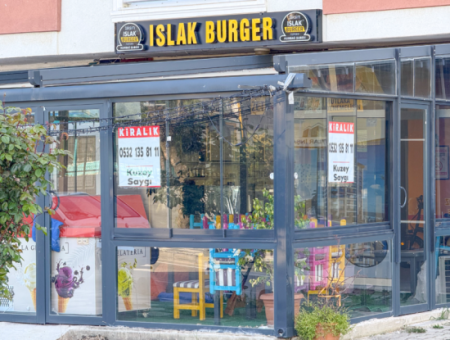 Einkaufen Zur Miete Gegenüber Der Schule In Der Belebten Strasse In Kumbağ