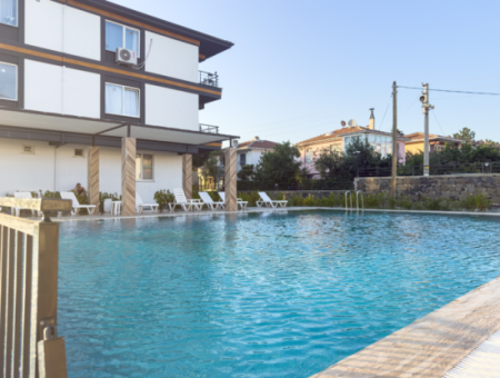Luxus 2 1 Wohnungen Zum Verkauf In Kumbag Sea Side Komplex Mit Pool