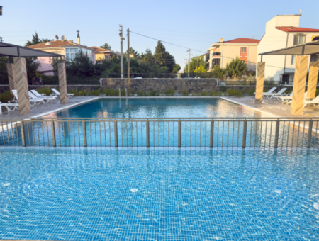 Luxus 2 1 Wohnungen Zum Verkauf In Kumbag Sea Side Komplex Mit Pool