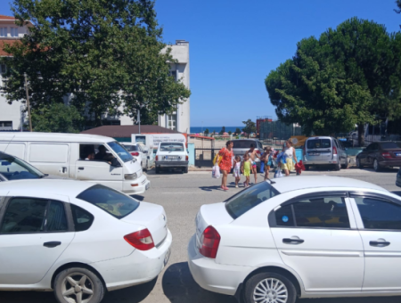 100 M² Grosser Laden Zum Verkauf Gegenüber Der Schule In Der Belebten Hauptstrasse In Kumbağ