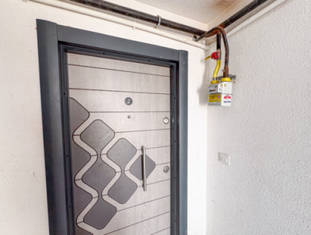 Ecke Zum Verkauf Mit Grossem Garten Und Siedlung Auf Einem Gelände Mit Pool 1 1 Wohnung