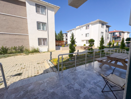 Ecke Zum Verkauf Mit Grossem Garten Und Siedlung Auf Einem Gelände Mit Pool 1 1 Wohnung