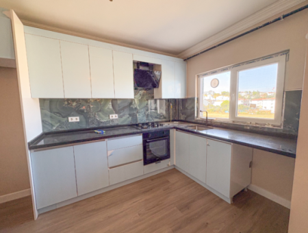 Geräumige 2 Und Eine Einzimmerwohnung Zum Verkauf Auf Einem Poolgelände Am Strand In Kumbağ
