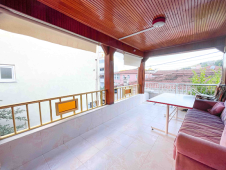 Zweistöckige Villa Mit Garten Zum Verkauf In Der Nähe Der Pazarstrasse In Kumbağ