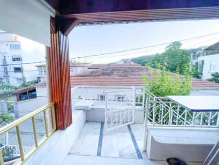 Zweistöckige Villa Mit Garten Zum Verkauf In Der Nähe Der Pazarstrasse In Kumbağ