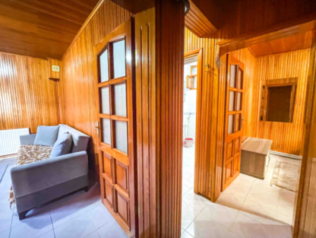 Zweistöckige Villa Mit Garten Zum Verkauf In Der Nähe Der Pazarstrasse In Kumbağ