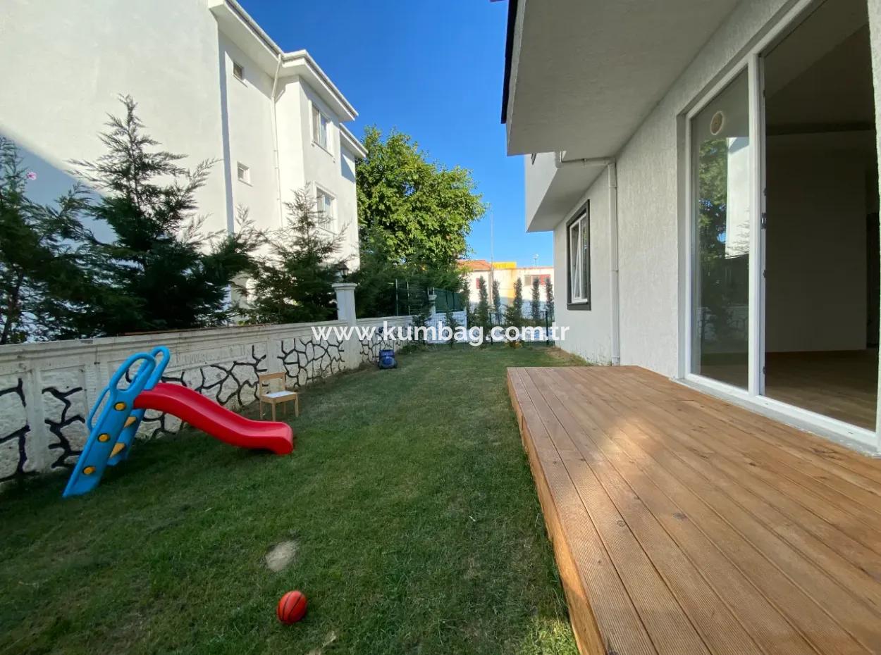 Kumbağ'da Havuzlu Ve Bahçeli 2+1 Lüks Yazlik