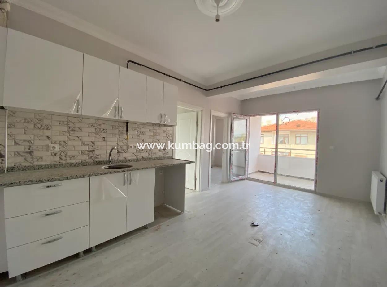 Kumbağ Pazarin Olduğu Konumda Satilik 2+1 Yazlik
