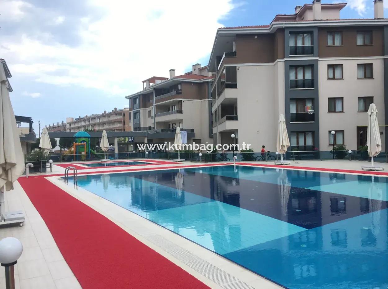 Kumbağ Havuzlu Site İçerisinde Satilik Eşyali 2+1