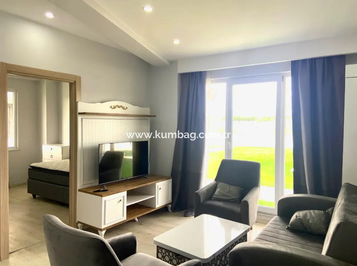 Kumbağ Havuzlu Sitede Bahçeli 1+1 Satilik Daire
