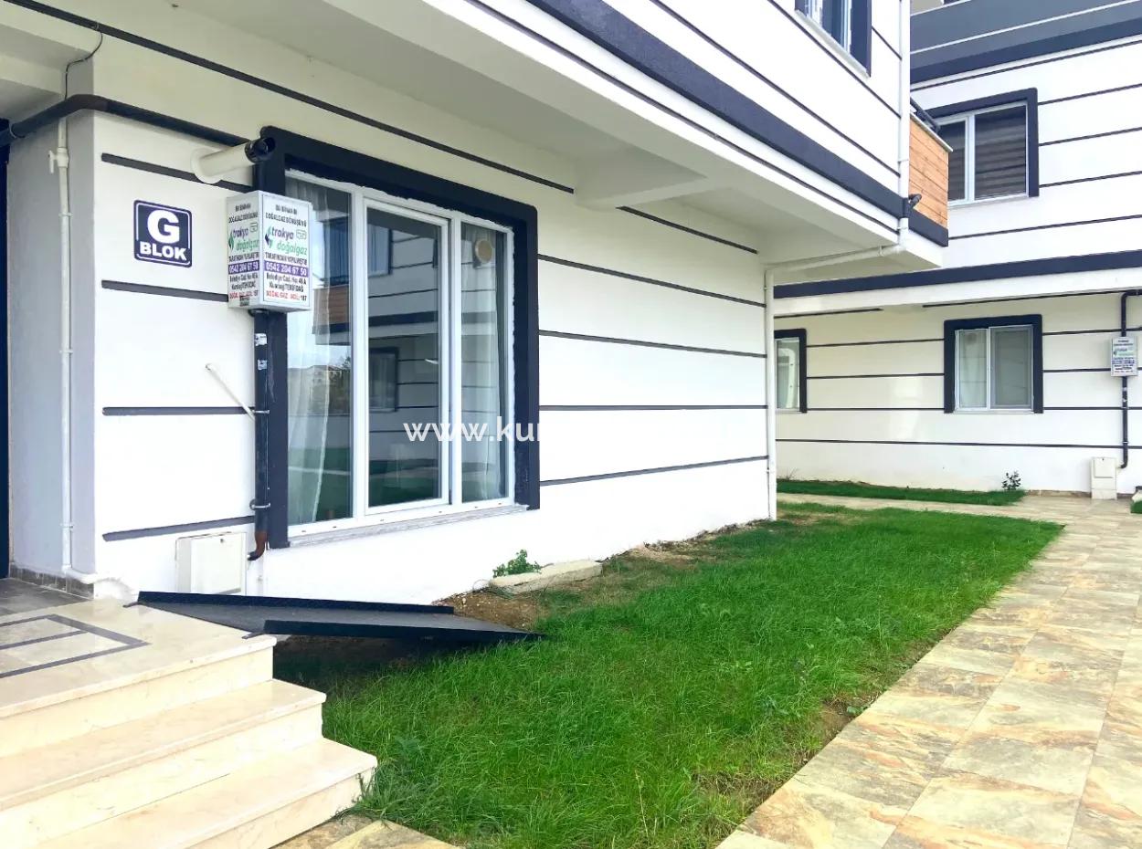 Kumbağ Havuzlu Sitede Bahçeli 1+1 Satilik Daire