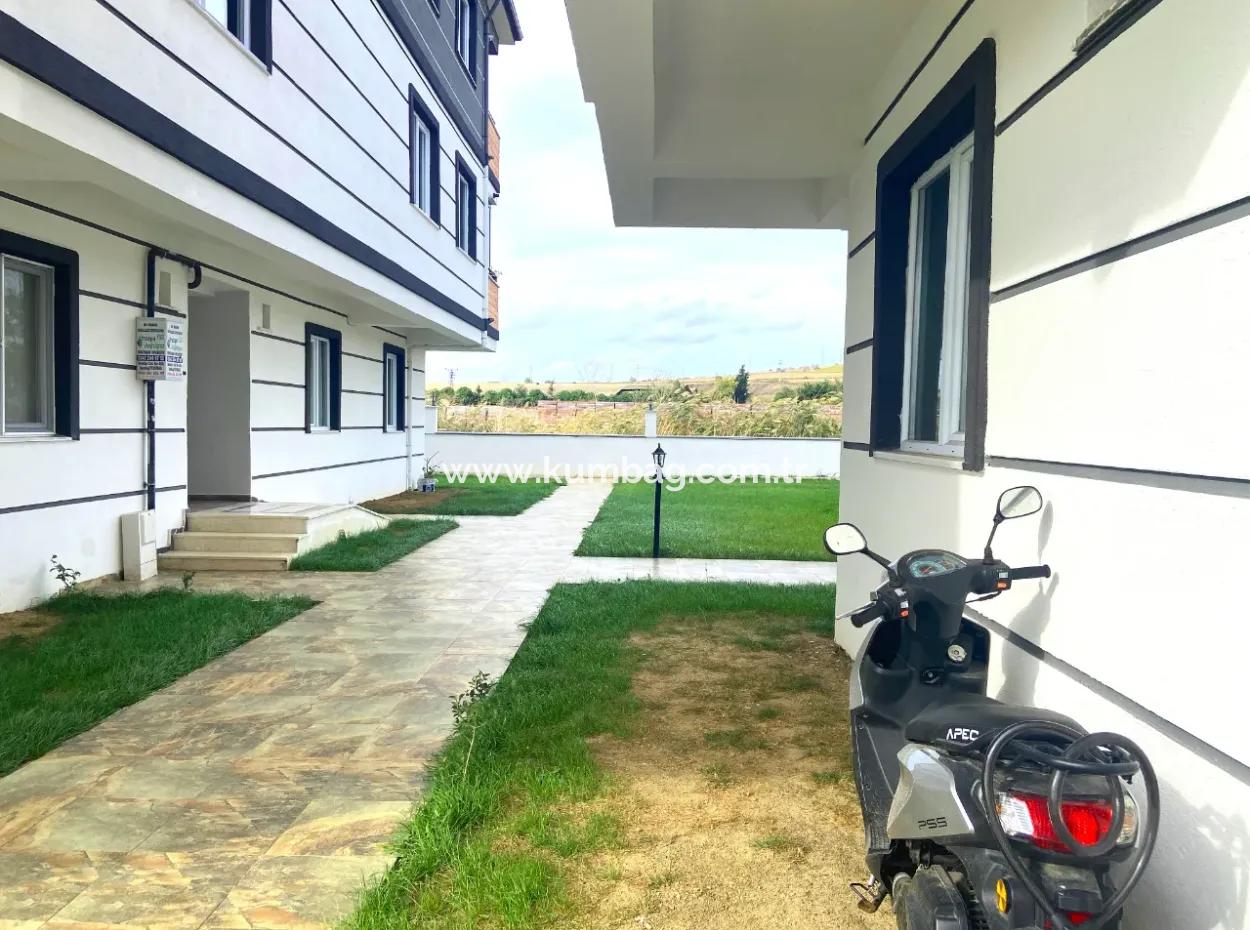 Kumbağ Havuzlu Sitede Bahçeli 1+1 Satilik Daire