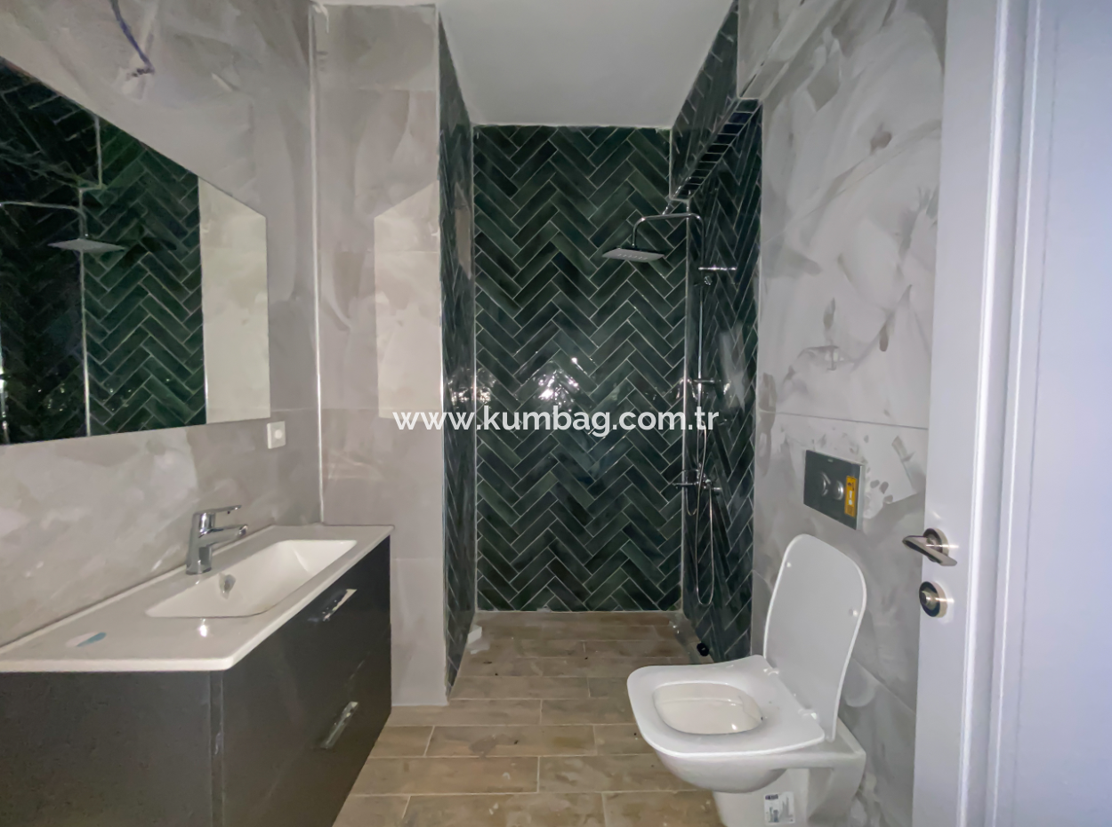 New For Sale On Altinova Street Close To The Beach 2 1 Apartments