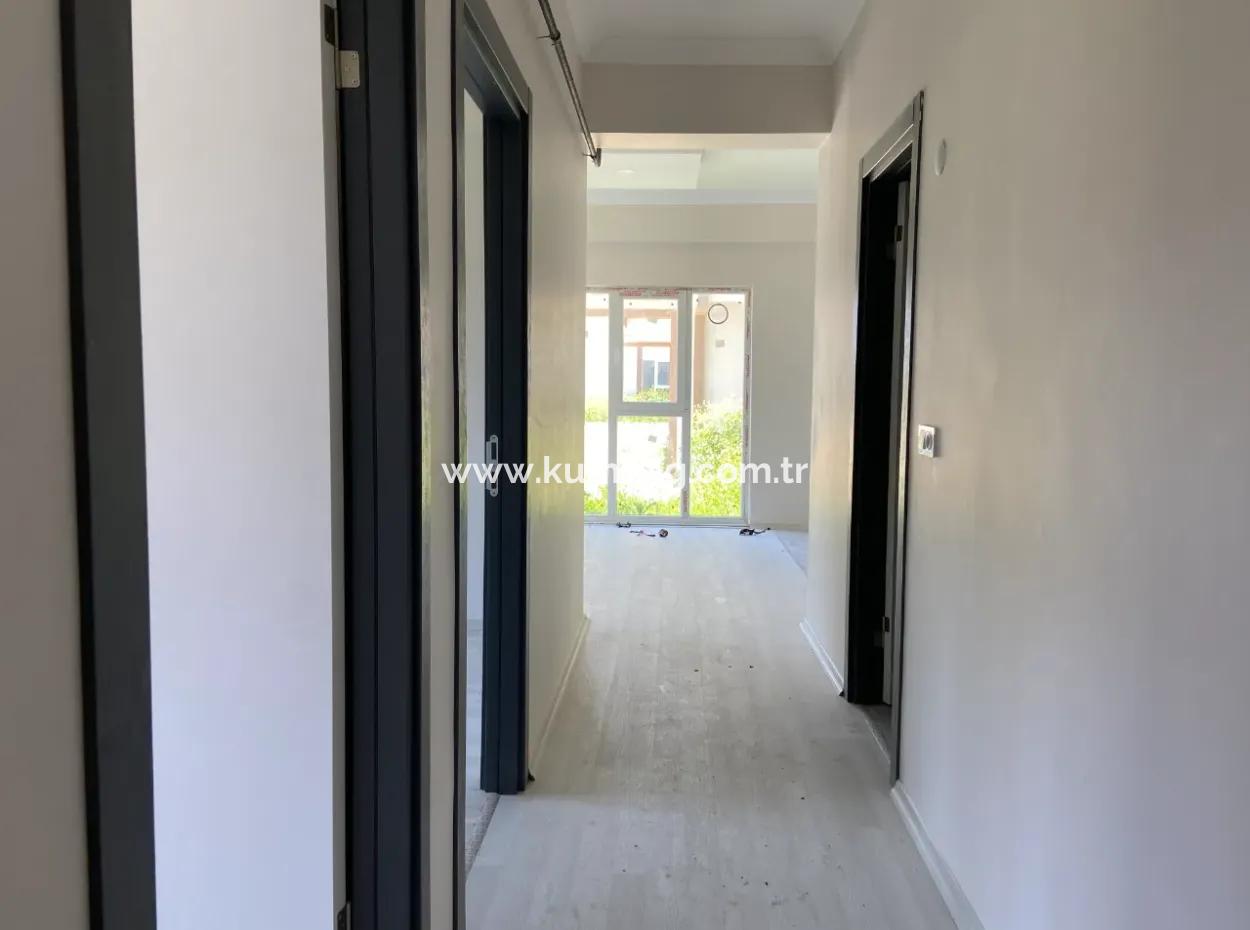 Kumbağ Havuzlu Site İçerisinde Giriş Kat Kiralik 2+1 Daire
