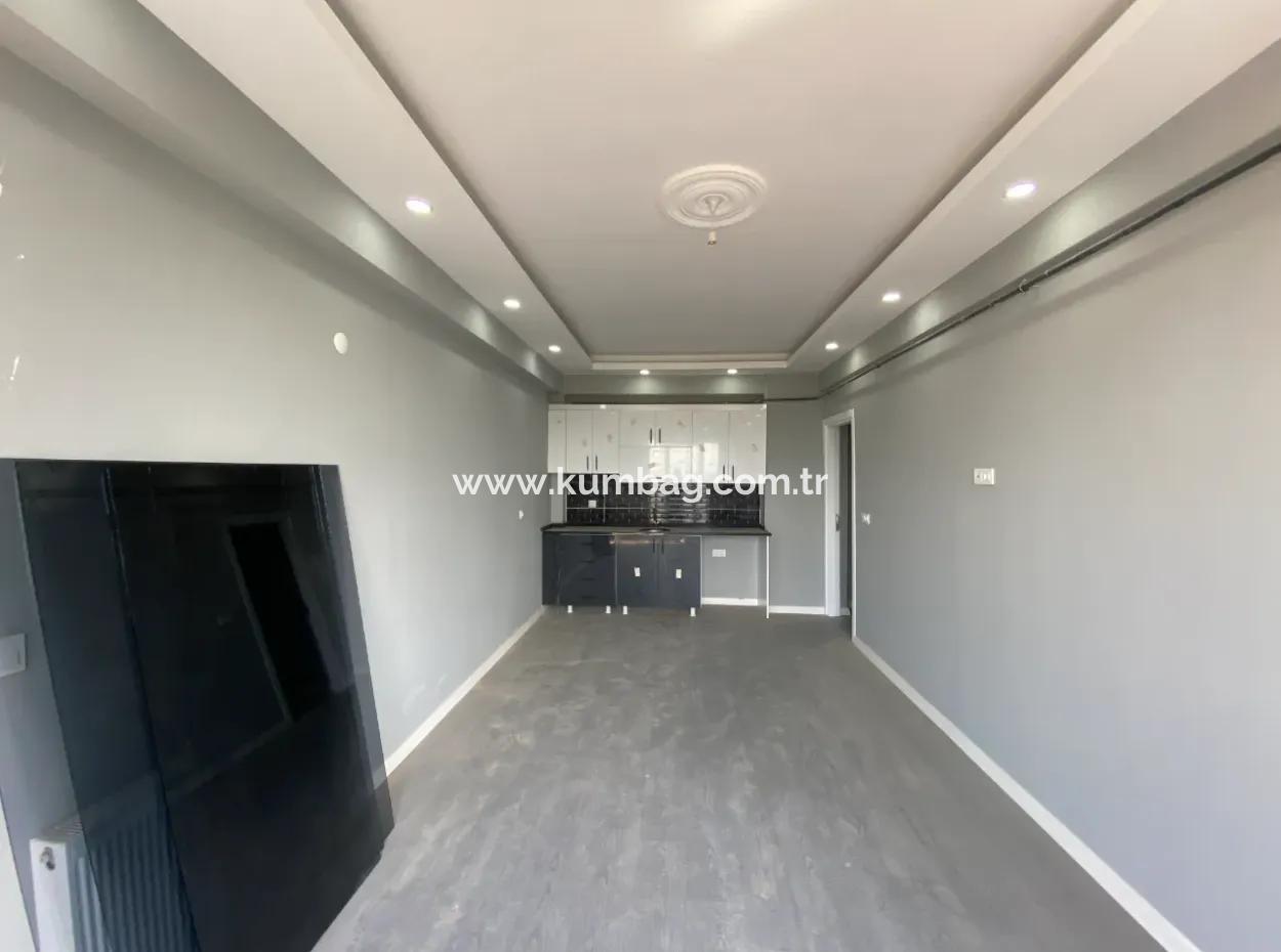 Kumbağ Mah. Ana Cadde Üzerinde Geniş Terasli 2+1 Satilik Daire