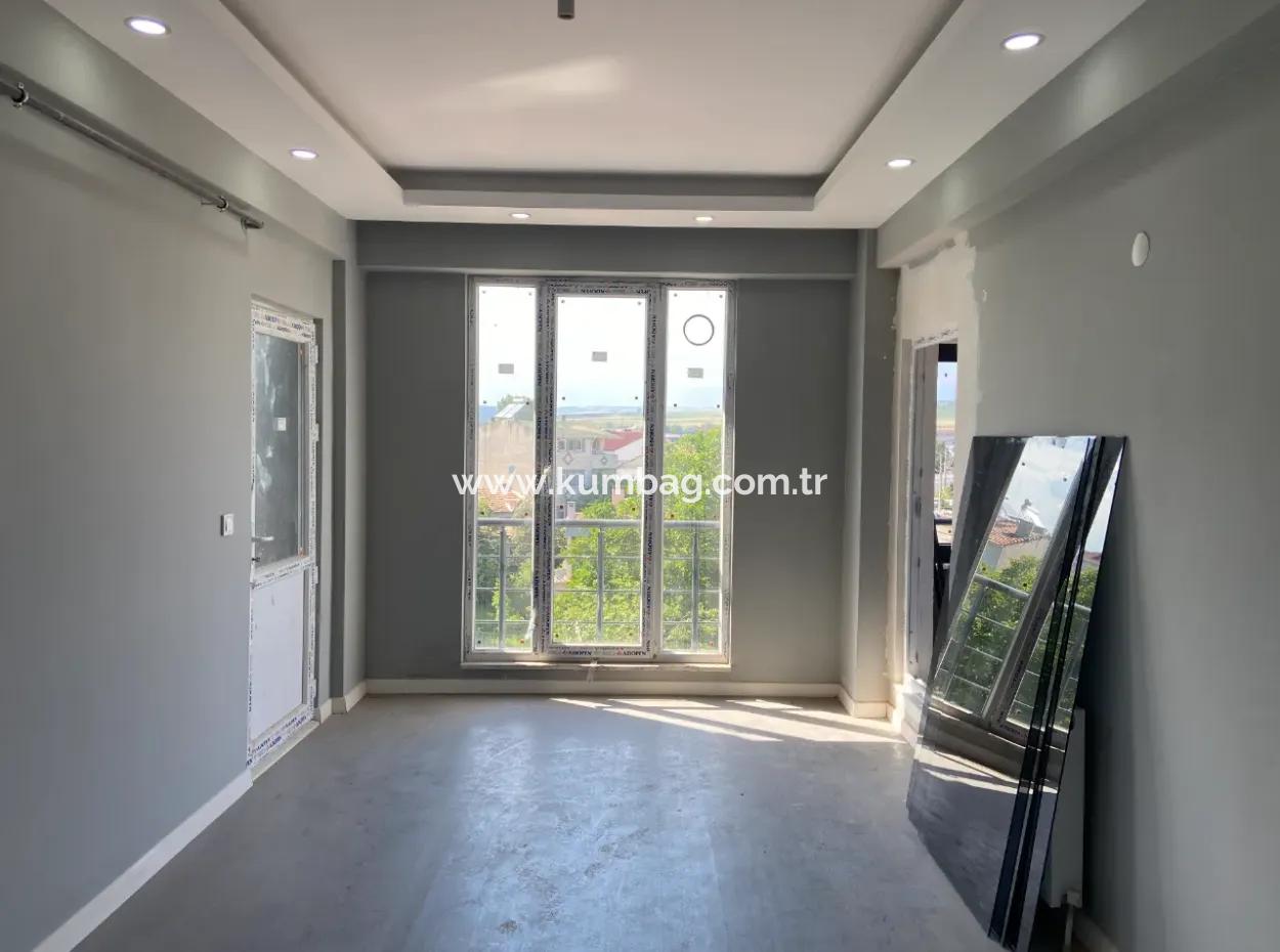 Kumbağ Mah. Ana Cadde Üzerinde Geniş Terasli 2+1 Satilik Daire