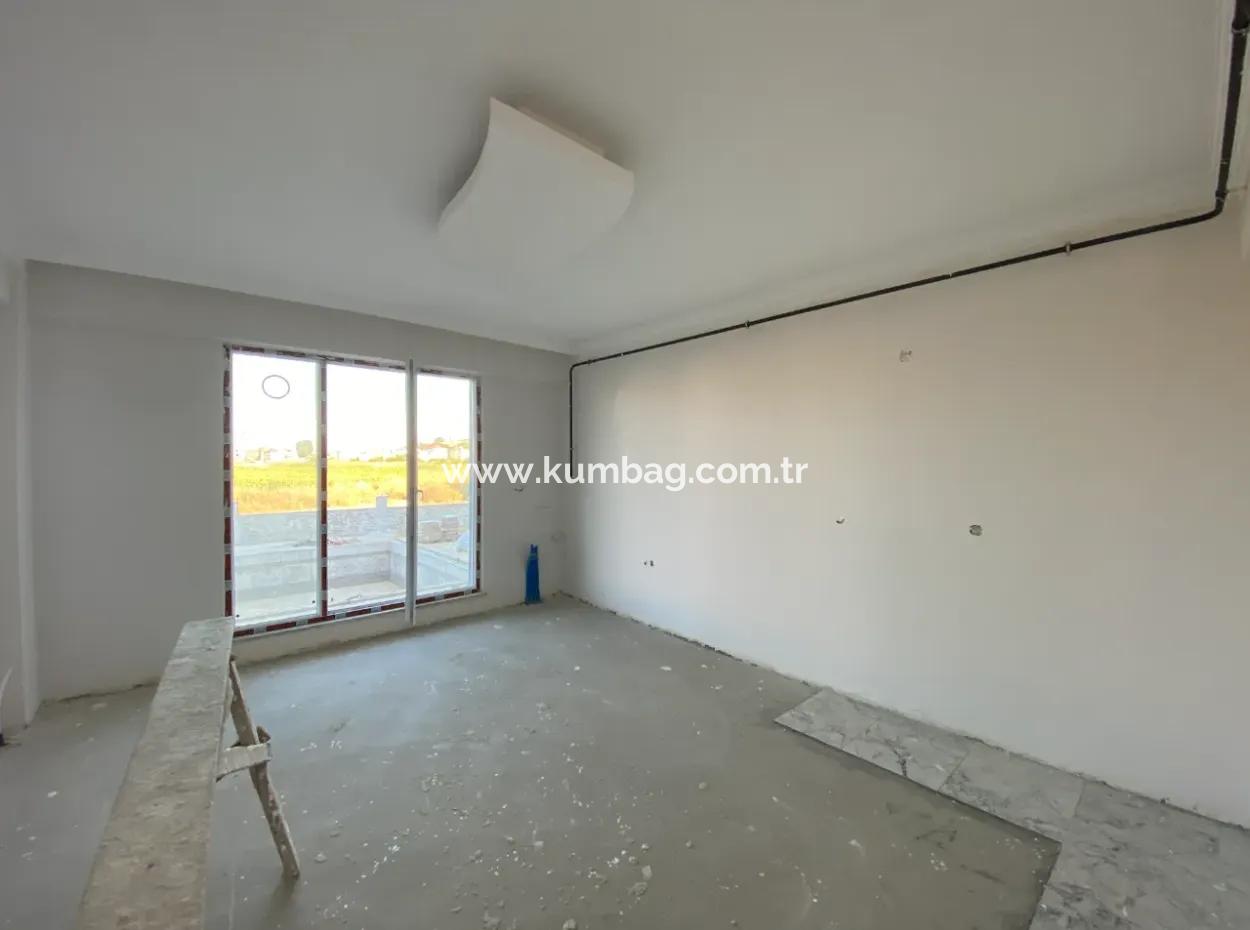 Kumbağ Havuzlu Site İçerisinde Bahçe Kati 1+1 Satilik Daire