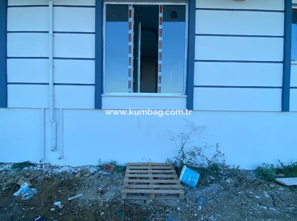Kumbağ Havuzlu Site İçerisinde Bahçe Kati 1+1 Satilik Daire