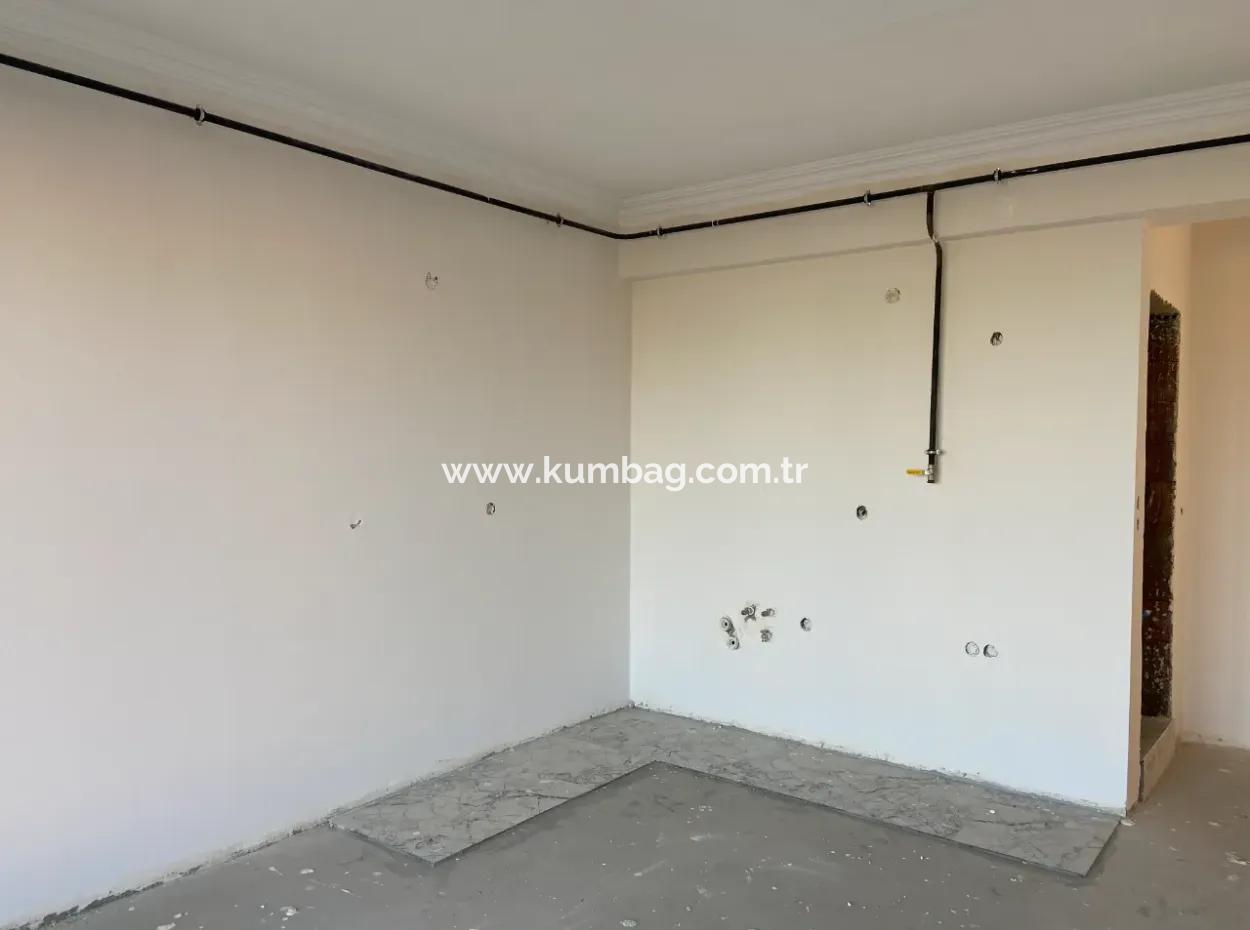Kumbağ Havuzlu Site İçerisinde Bahçe Kati 1+1 Satilik Daire
