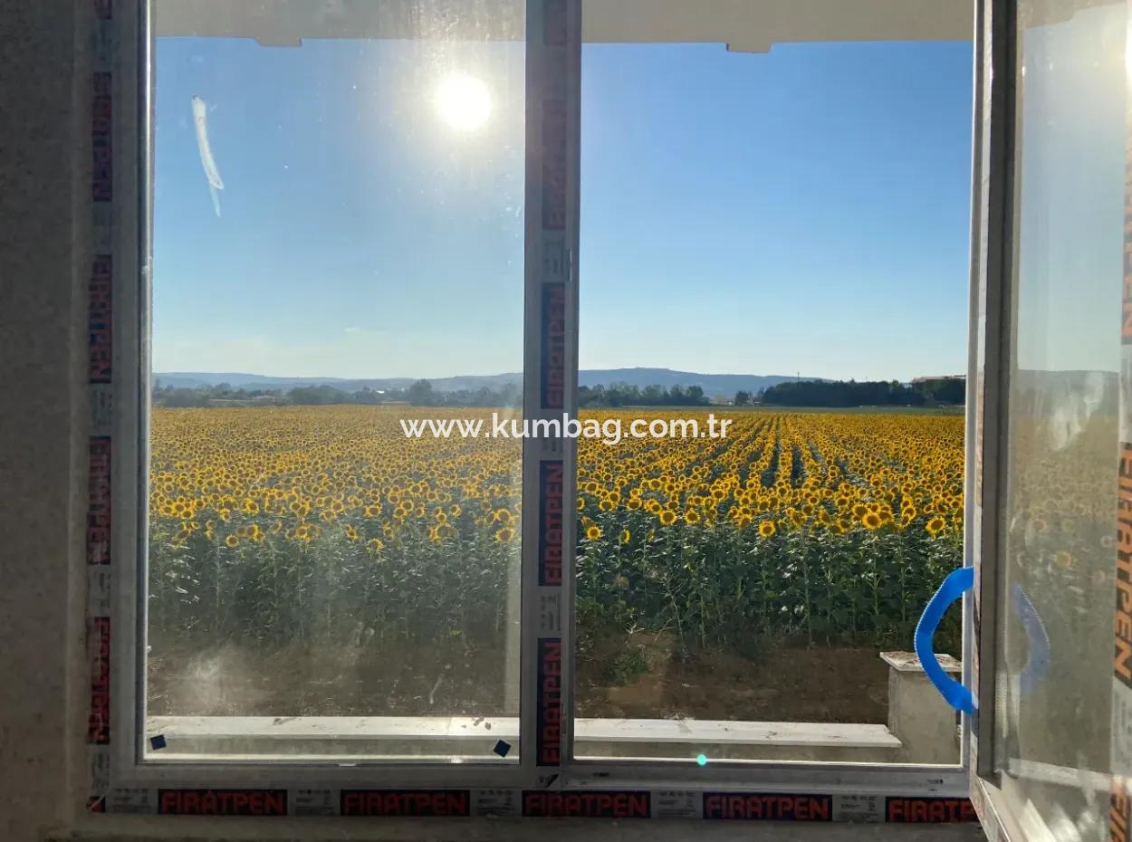 Kumbağ Havuzlu Site İçerisinde Bahçe Kati 1+1 Satilik Daire