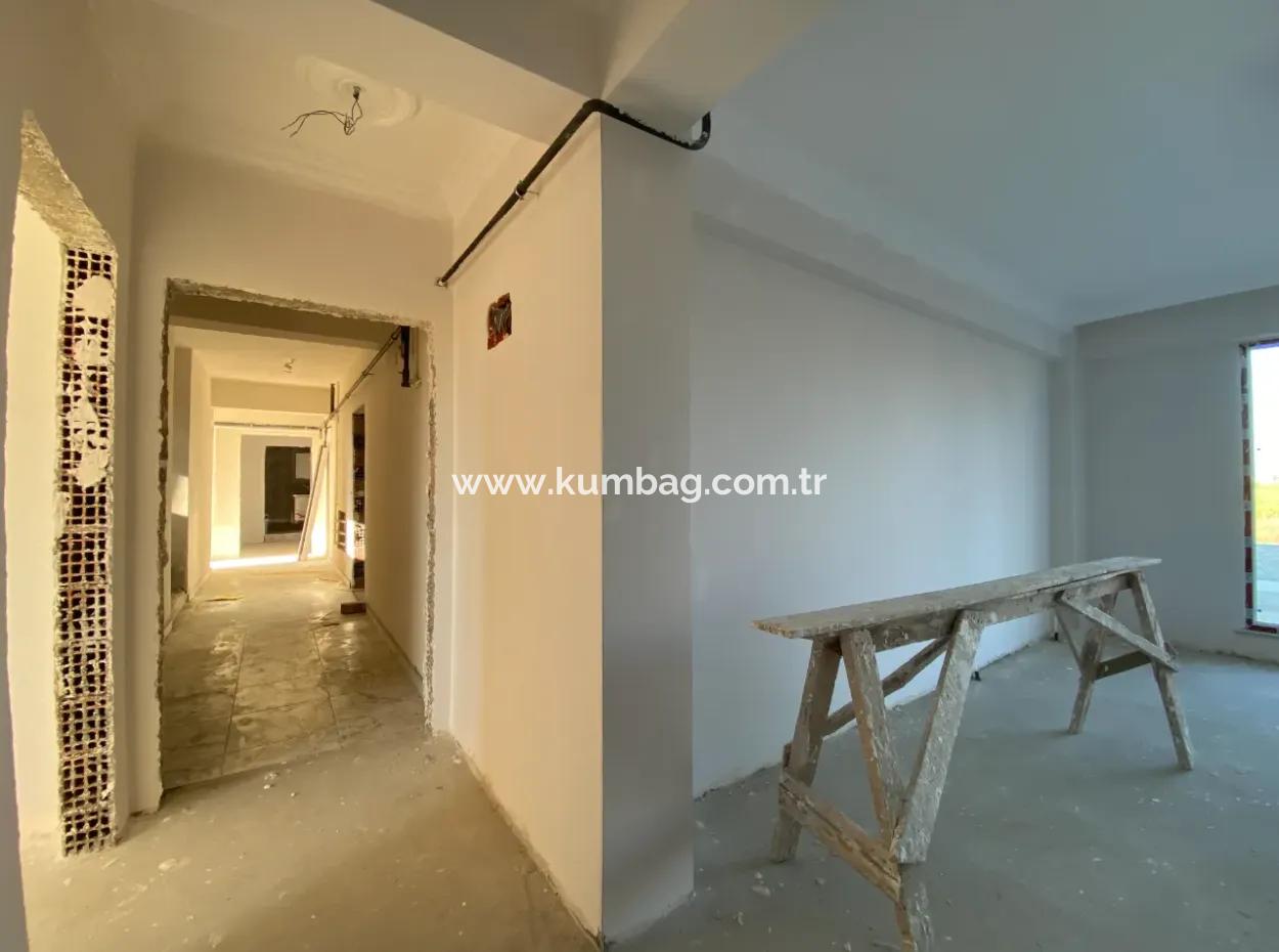 Kumbağ Havuzlu Site İçerisinde Bahçe Kati 1+1 Satilik Daire
