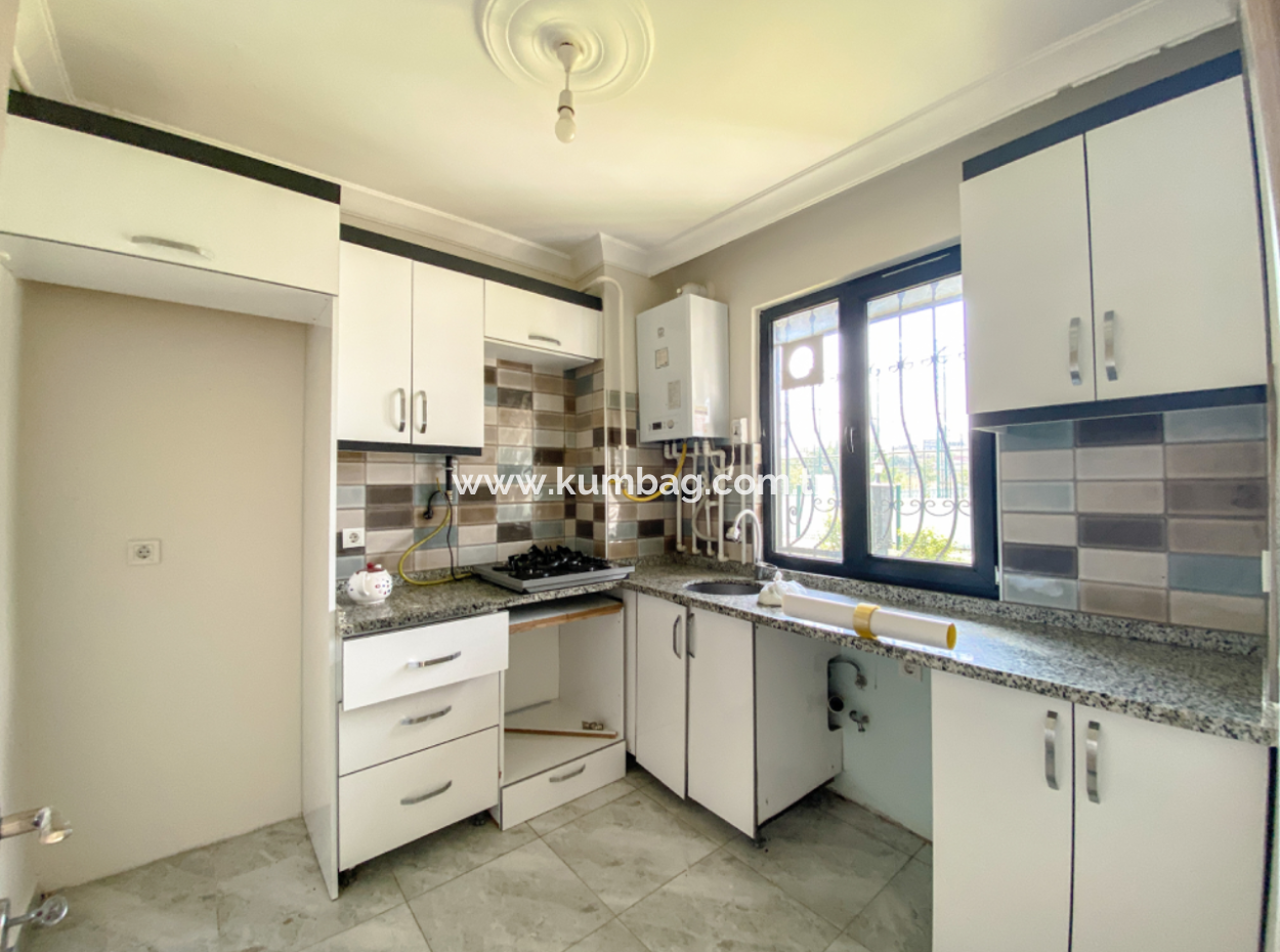 Kumbağ Mah. Ana Caddeye Yakin Ayri Mutfakli Bahçeli Yaz-Kiş Kiralik 2+1 Daire