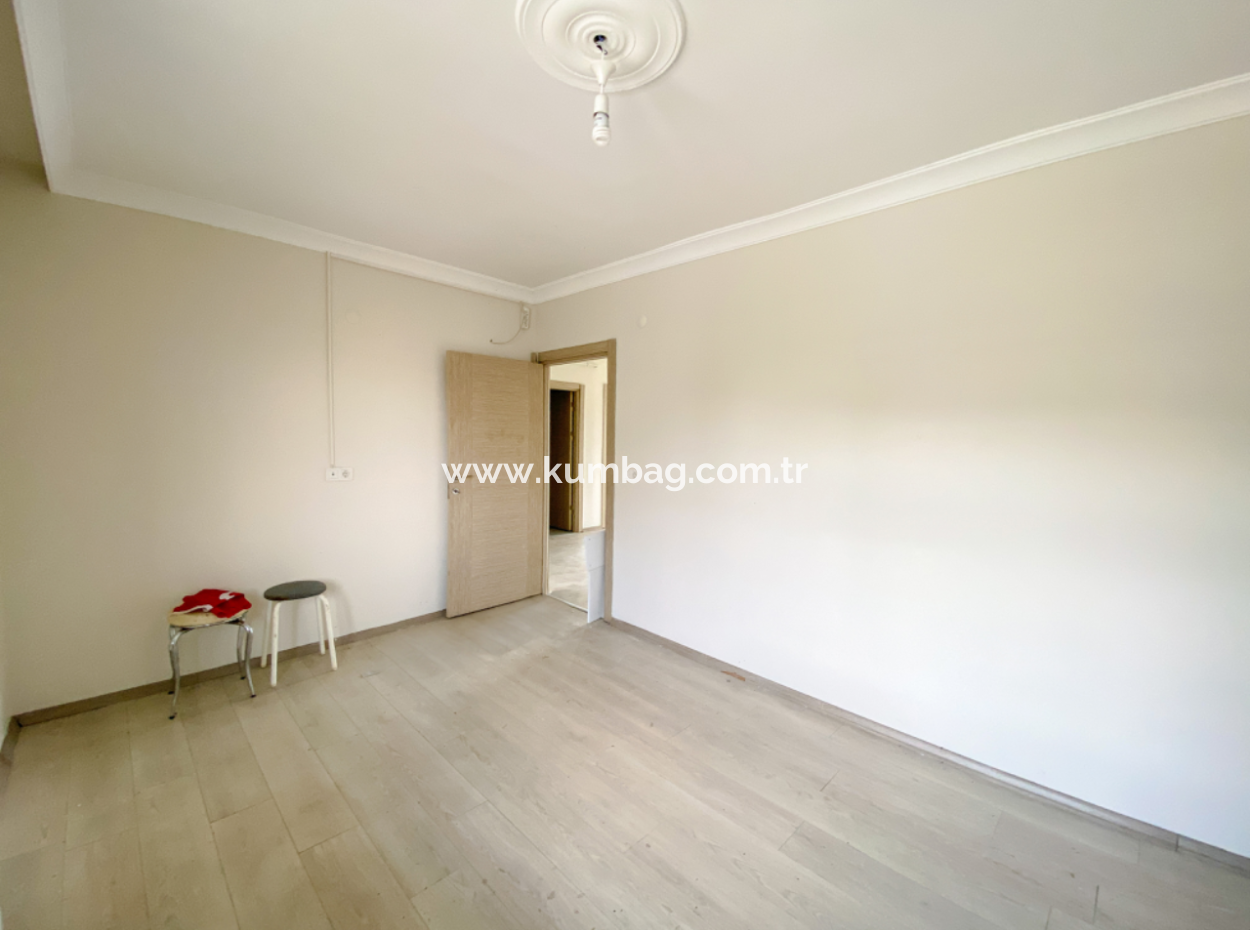 Kumbağ Mah. Ana Caddeye Yakin Ayri Mutfakli Bahçeli Yaz-Kiş Kiralik 2+1 Daire